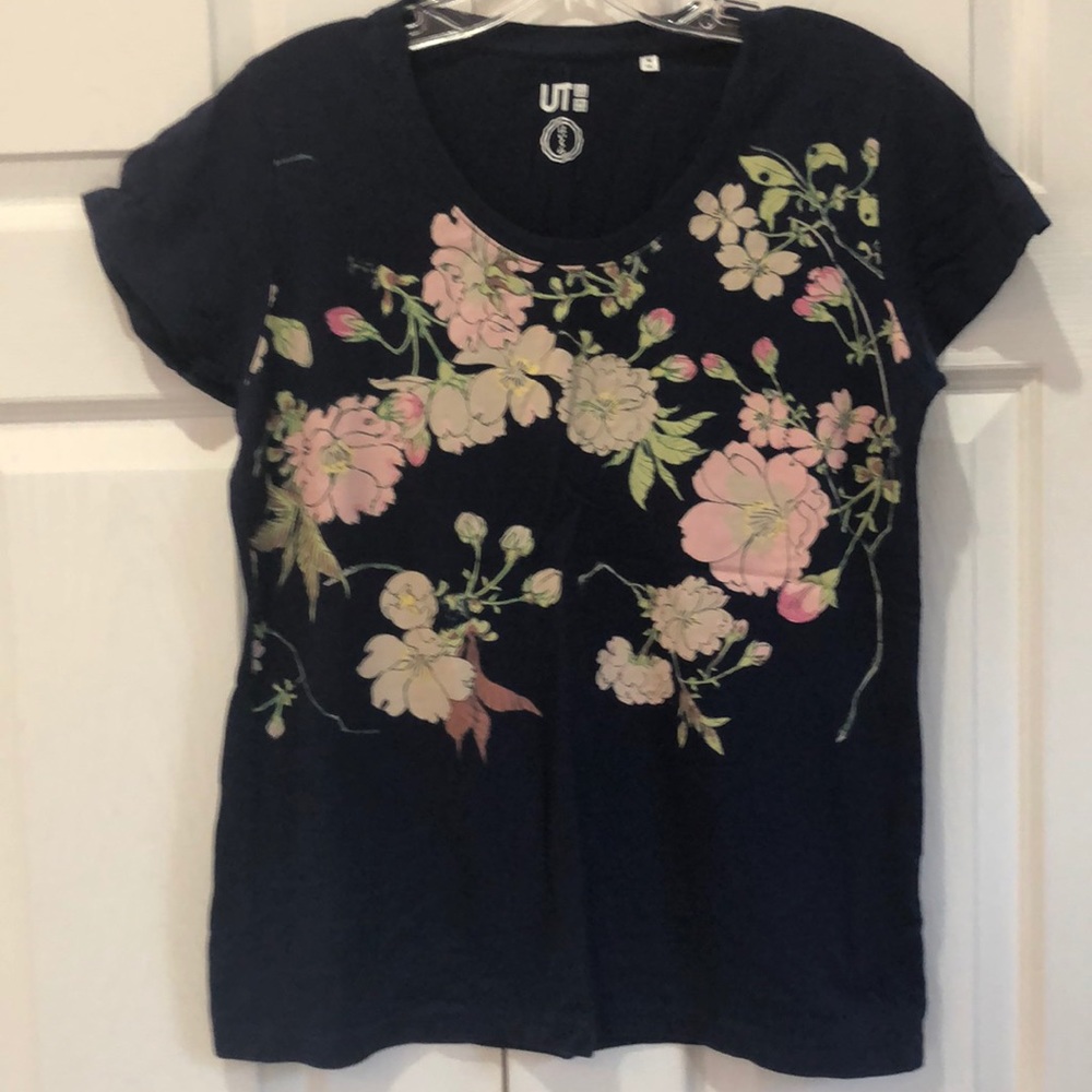Uniqlo navy floral tshirt